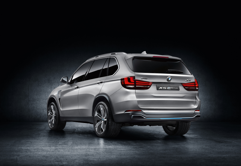 Illustration for article titled BMW eDrive meets BMW xDrive – an innovative combination designed to deliver efficient driving pleasure: The BMW Concept5 X5 eDrive.